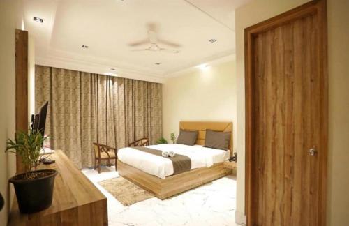 a bedroom with a bed and a desk in a room at Hotel Airport inn plaza near delhi airport Aerocity in New Delhi