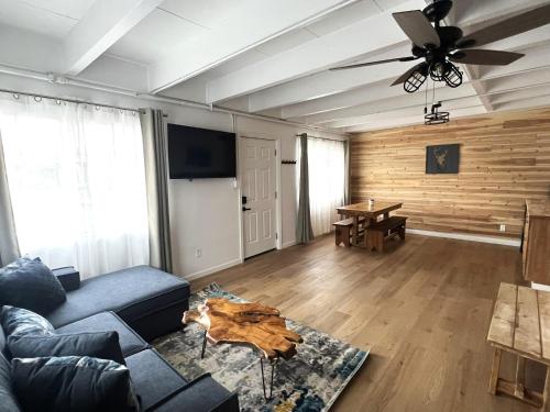 Televisyen dan/atau pusat hiburan di Wofford Village Studios