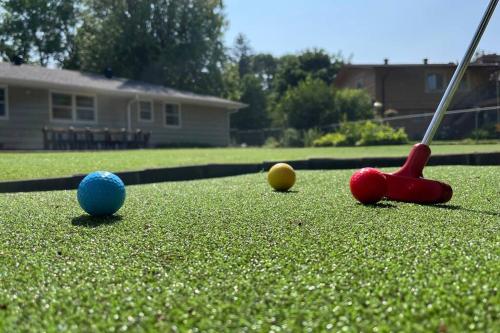 a group of balls on a putting green at King Beds, Sleeps 11, *Entertainment Included!* in Burnsville