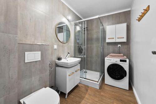 Et badeværelse på Ametist Apartment with parking