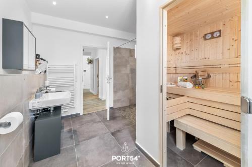 a bathroom with a sink and a toilet in it at Ferienwohnung Insellodge Fehmarn in Fehmarn