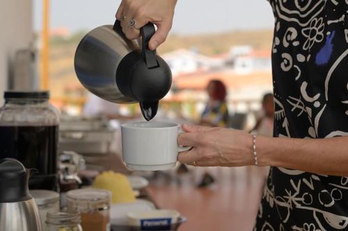 Kemudahan buat kopi dan teh di Encosta Azul