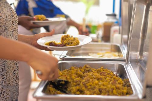 Makanan di atau berdekatan apartmen
