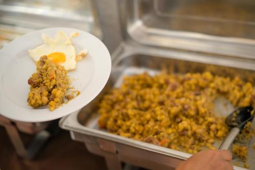 Makanan di atau berdekatan apartmen
