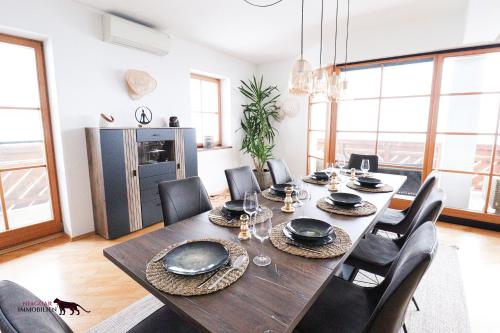 a dining room with a wooden table and chairs at Naturtalente Berghaus - Apartment 4 in Innerschwand am Mondsee