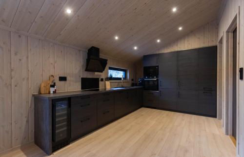 Кухня или мини-кухня в High standard cabin close to the Flå city center
