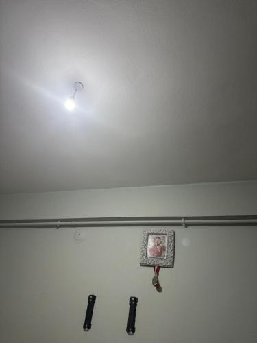 Hometex في إسطنبول: ضوء في السقف مع وجود صورة على الثلاجة