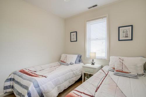 Ένα ή περισσότερα κρεβάτια σε δωμάτιο στο Waterfront Marion Station Retreat with Private Dock!
