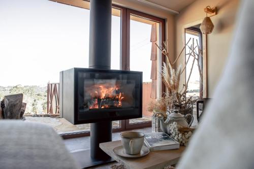 a fireplace in a living room with a fire in it at Casa Tosca in Fátima