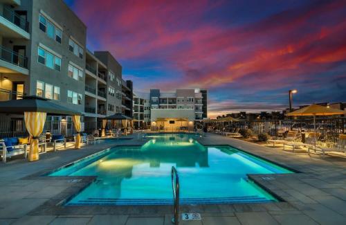 a large swimming pool in a building with a sunset at Westgate CozySuites by stadium w pool 3 in Glendale