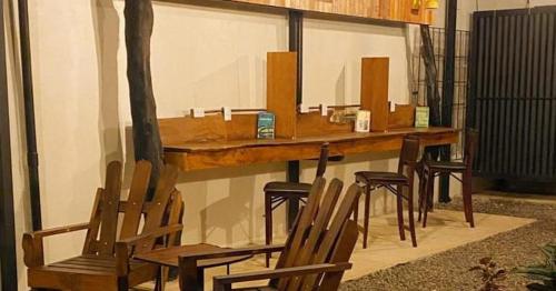 a table and chairs in a room with a mirror at Cabinas Morpho Gardens in Nuevo Arenal