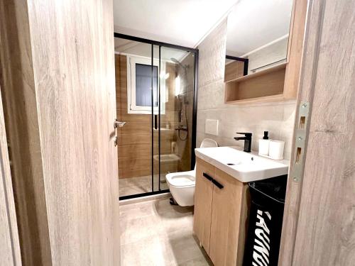 Elegant & Stylish 2nd Floor Flat - 3' from Metro