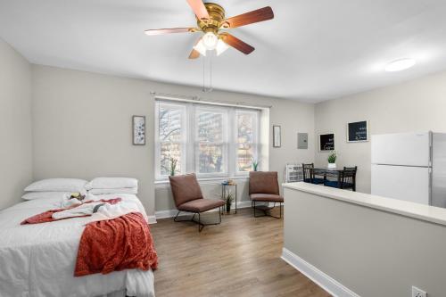 a bedroom with a bed and a ceiling fan at A Cozy Perch With A City View in Philadelphia