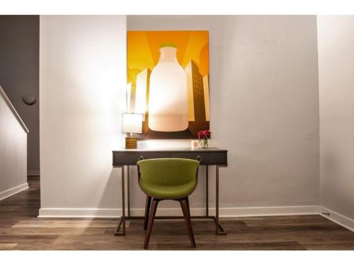 Φωτογραφία από το άλμπουμ του Modern Apartment Close To Everything CozySuites σε Ιντιανάπολις