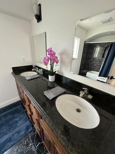 a bathroom with two sinks and a large mirror at Qazaq Hostel in Los Angeles