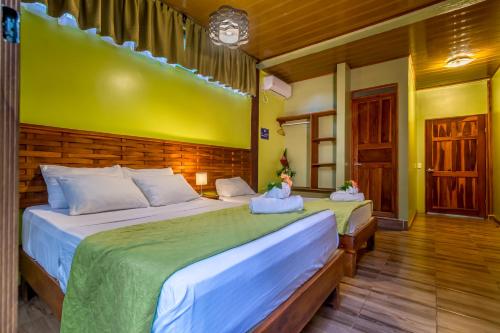 Postel nebo postele na pokoji v ubytování Hotel Torres del Mar