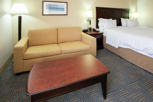 Postel nebo postele na pokoji v ubytování Hampton Inn Elizabethtown