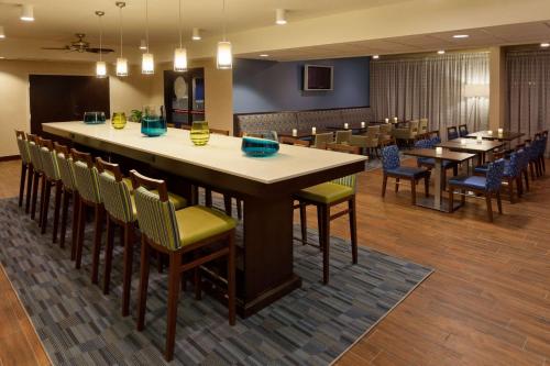 a large dining room with tables and chairs at Hampton Inn New Bedford/Fairhaven in Fairhaven