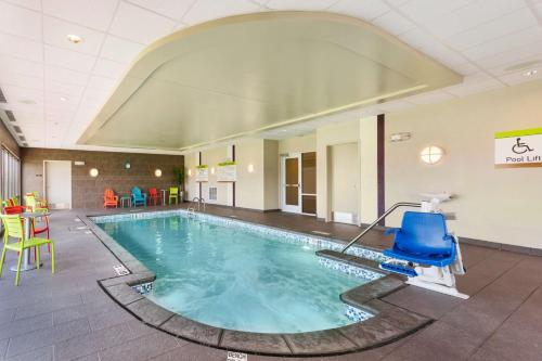 a pool in the middle of a hotel room at Home2 Suites by Hilton Fargo in Fargo