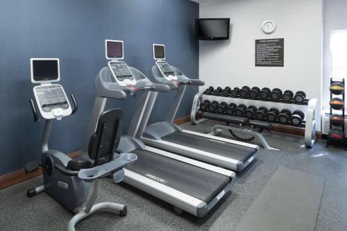 a gym with two treadmills and a treadmill at Homewood Suites by Hilton Fresno Airport/Clovis in Clovis
