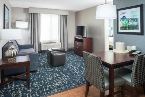 a hotel room with a desk and a room at Homewood Suites by Hilton Fresno Airport/Clovis in Clovis