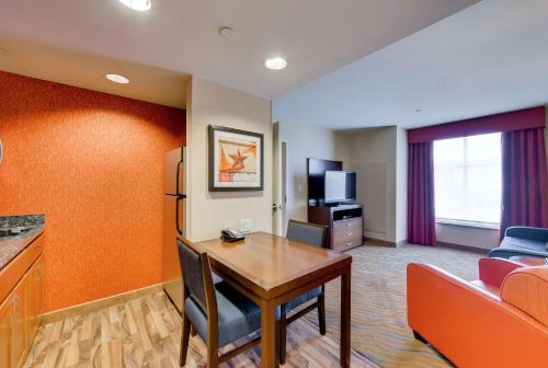 TV a/nebo společenská místnost v ubytování Homewood Suites by Hilton Fort Worth Medical Center