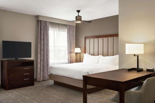Μια τηλεόραση ή/και κέντρο ψυχαγωγίας στο Homewood Suites Fort Wayne