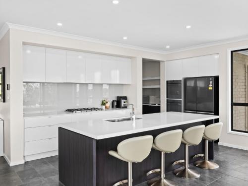 Una cocina o zona de cocina en The BlissNest - Jimboomba