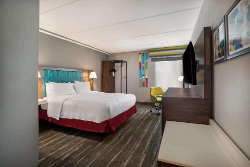 Hampton Inn Gadsdenにあるベッド
