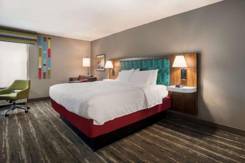 Hampton Inn Gadsdenにあるベッド