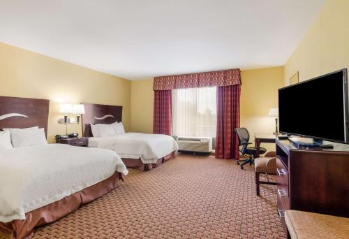 Hampton Inn Galaxにあるベッド