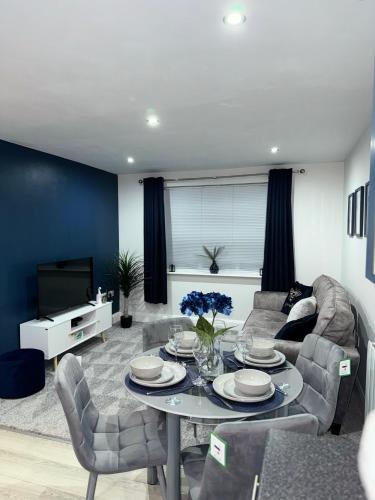 a living room with a table and a couch at Modern 2 Bed Apartment - Blue Madison in Aldershot