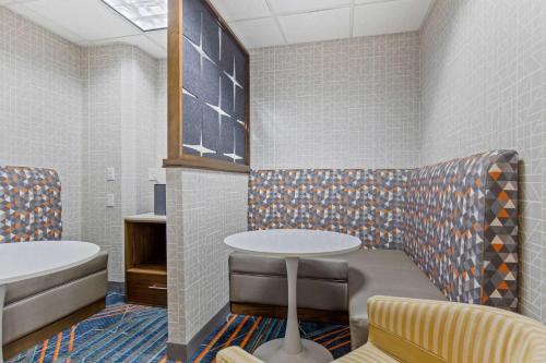 a waiting room with a table and a tub at Hampton Inn & Suites Greeley in Greeley