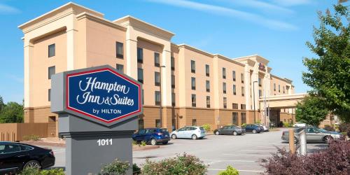 a sign for a hampton inn and suites at Hampton Inn & Suites Seneca-Clemson Area in Seneca