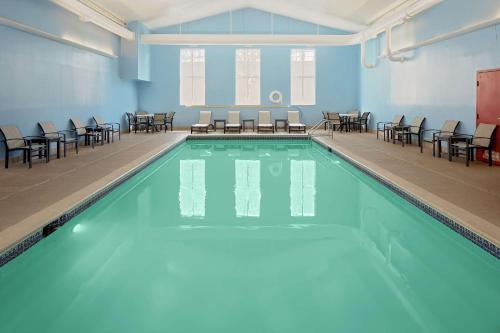 Bazén v ubytování Homewood Suites by Hilton Hartford-Farmington nebo v jeho okolí