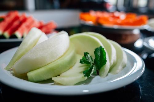 a white plate with apple slices on a table at Espaço Villa Verde in Ibiúna