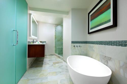 The Westin Bonaventure Hotel & Suites, Los Angeles photo 40