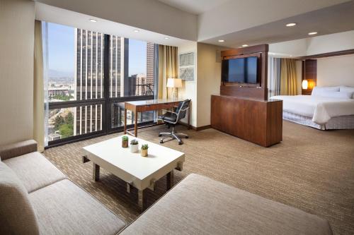 Ένα ή περισσότερα κρεβάτια σε δωμάτιο στο The Westin Bonaventure Hotel & Suites, Los Angeles