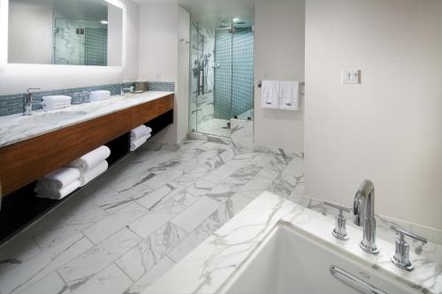 The Westin Bonaventure Hotel & Suites, Los Angeles photo 41