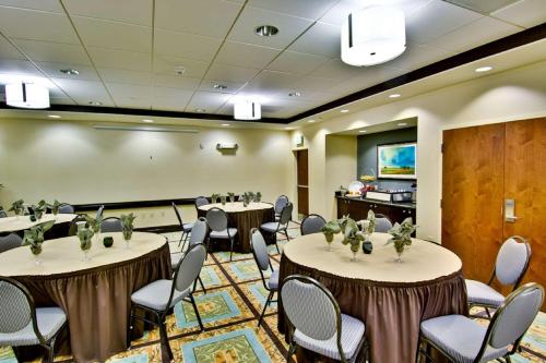 Zona business o sala de conferencias en Hampton Inn & Suites Moreno Valley