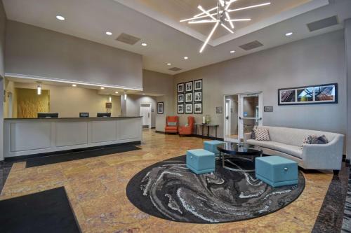 a lobby with a couch and a table at Homewood Suites by Hilton Edgewater-NYC Area in Edgewater