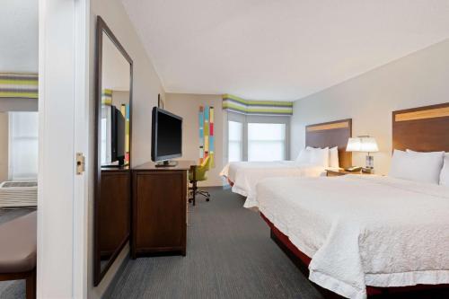 Voodi või voodid majutusasutuse Hampton Inn & Suites Fort Myers Beach/Sanibel Gateway toas