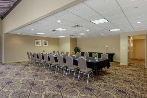 a conference room with a long table and chairs at DoubleTree by Hilton Downtown Wilmington - Legal District in Wilmington