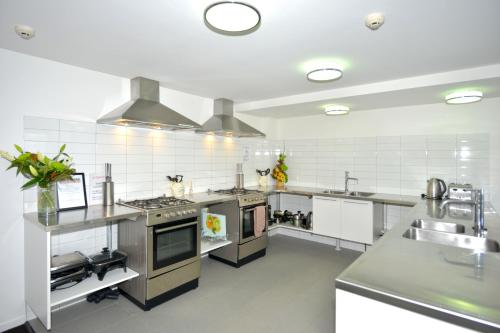 Cucina o angolo cottura di Southwark Hotel & Apartments