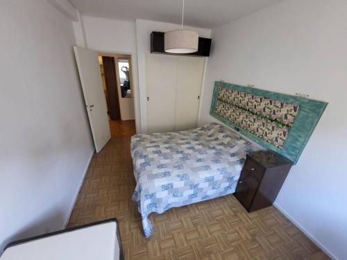 a small bedroom with a bed and a table at Genial con excelente ubicación in Buenos Aires