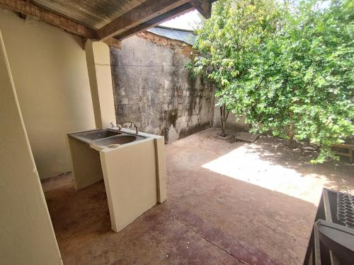 an outdoor kitchen with a sink in a building at Kitnet in Ponta Porã