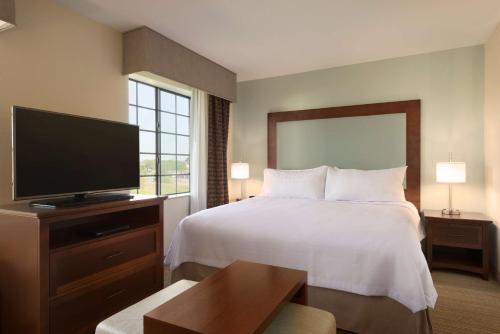 Homewood Suites Jacksonville Deerwood Park Image
