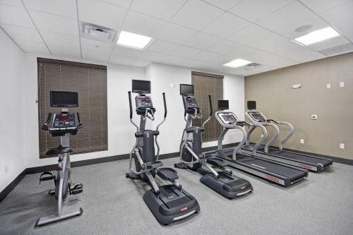 a gym with several treadmills and exercise bikes at Hilton Garden Inn Houston Hobby Airport in Houston