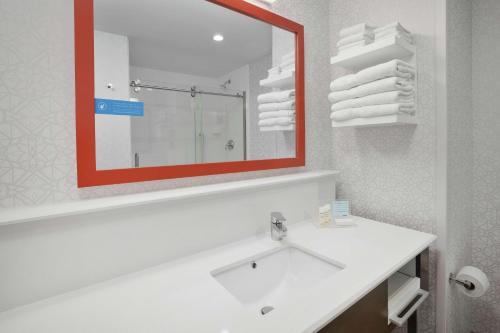 Bagno di Hampton Inn & Suites Grandville Grand Rapids South