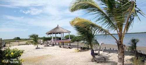 Ein Strand an oder in der Nähe des Hotels